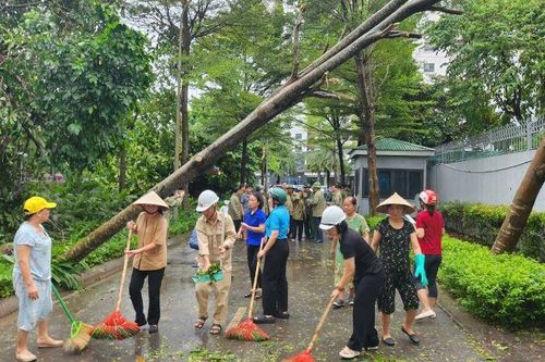 Phụ nữ Thủ đô chung tay khắc phục hậu quả sau cơn bão số 3