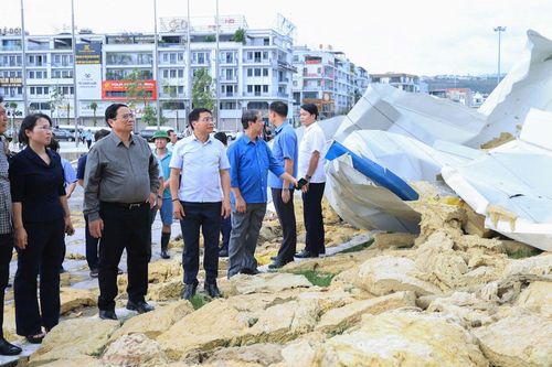 Thủ tướng Phạm Minh Chính kiểm tra công tác khắc phục hậu quả bão số 3 tại Quảng Ninh