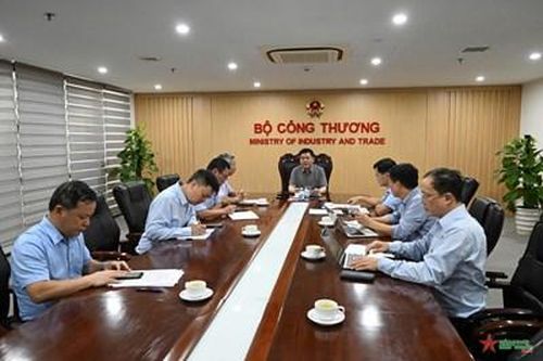 Tái cung cấp điện, đảm bảo nguồn cung hàng hóa thiết yếu sau bão