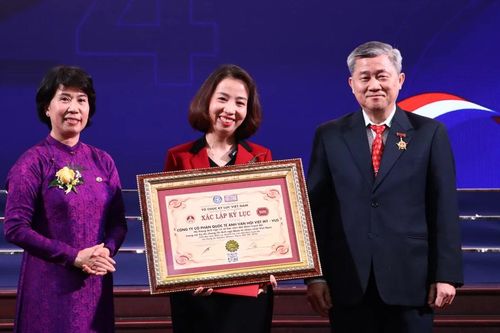 VUS nhận kỷ lục trung tâm có nhiều học viên đạt chứng chỉ Quốc tế nhất Việt Nam