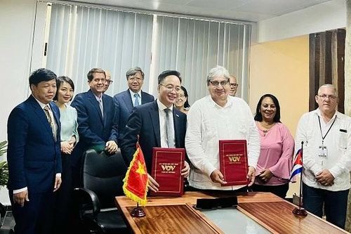 Đoàn công tác Đài tiếng nói Việt Nam thăm làm việc tại Cuba