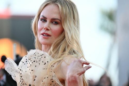 Nicole Kidman giành giải Nữ chính xuất sắc tại LHP Venice giữa nỗi đau mất mẹ
