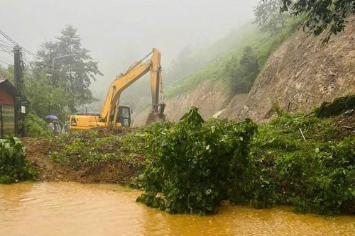 Mưa bão làm nhiều tuyến đường sạt lở, ngập úng tại Lào Cai
