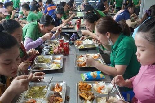 Suất ăn 250.000 đồng của công nhân có những gì?