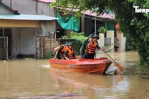 Huy động hơn 700 cán bộ, chiến sĩ bộ binh chủ lực hỗ trợ dân vùng ngập lụt do bão số 3