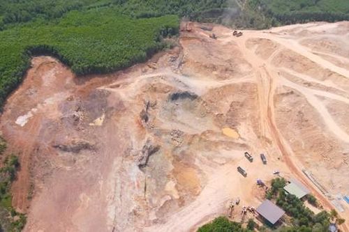 Hai mỏ đất khai thác ngoài ranh giới hàng chục nghìn m2