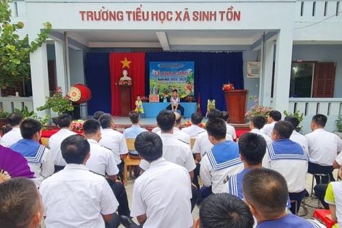 Dạy tốt, học tốt bên bờ sóng Trường Sa