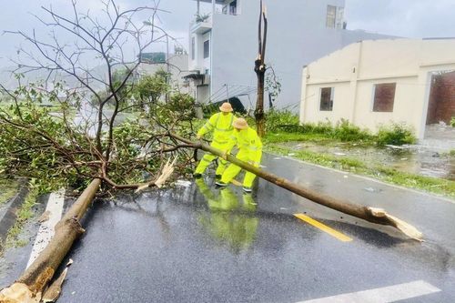 Quảng Ninh tìm kiếm người mất tích, khắc phục hạ tầng giao thông sau bão