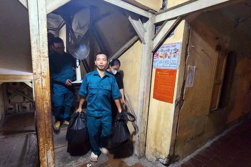 Chung cư nguy hiểm ở Hà Nội phải di dời khẩn cấp tránh bão; biến động đất nền