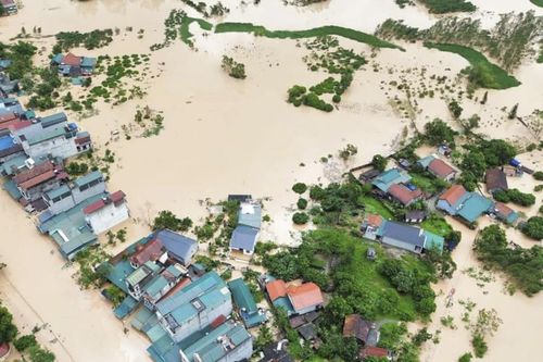 Nước lũ vây quanh, nhiều nơi ở Bắc Giang bị cô lập