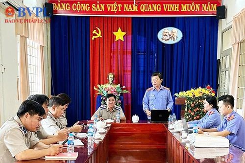 Trực tiếp kiểm sát đột xuất Chi cục THADS huyện Phú Tân