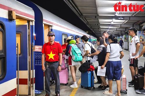Một số chuyến tàu hoạt động trở lại sau bão số 3