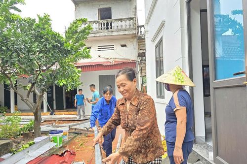 Phụ nữ Thủ đô chung tay khắc phục thiệt hại sau cơn bão Yagi