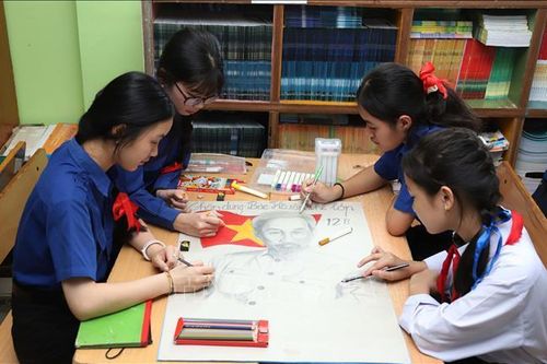 Chủ tịch Hồ Chí Minh trong lòng thế hệ trẻ Việt - Lào