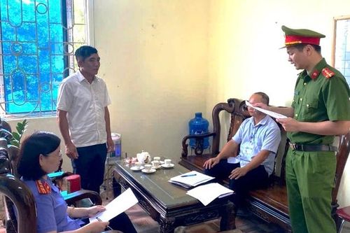 Bắt bí thư xã 'hô biến' máy cấy qua sử dụng thành hàng mới để trục lợi