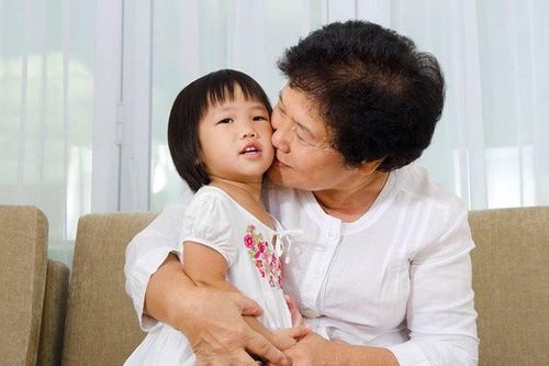 10 năm chăm cháu nội không lấy 1 đồng công, lúc cháu lớn khôn tôi phải xách quần áo về quê trong nước mắt