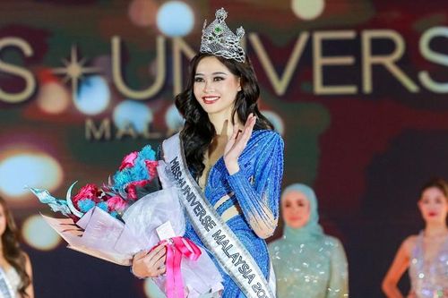 Mỹ nhân từng đóng chung phim với Xa Thi Mạn đăng quang Miss Universe Malaysia 2024