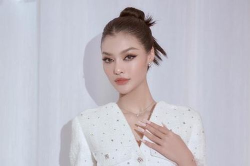 Á hậu Kiều Loan, Tường San làm mẹ ở 'tuổi đôi mươi'