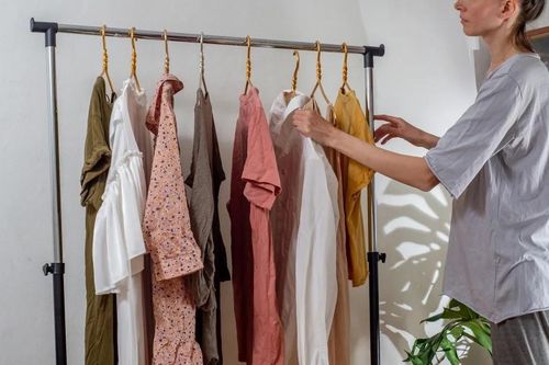 Giới trẻ Mỹ bắt đầu 'siết hầu bao', học cách tiêu dùng tiết kiệm