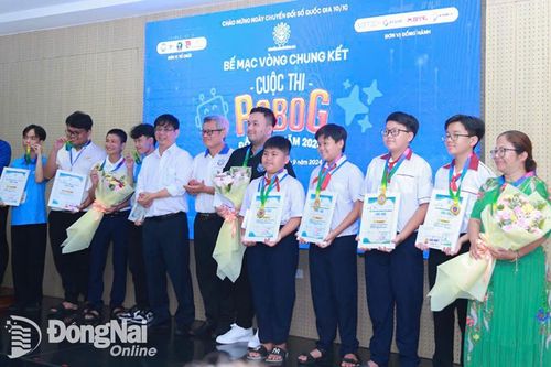 9 đội thi xuất sắc nhất đại diện cho Đồng Nai tham gia cuộc thi RoboG toàn quốc
