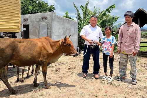 Mang chữ đến vùng khó Gia Lai- Kỳ 2: Những người cha đặc biệt của trò nghèo