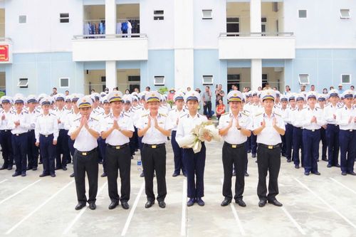 Học viện Hải quân giao nhiệm vụ cho học viên Khóa 69