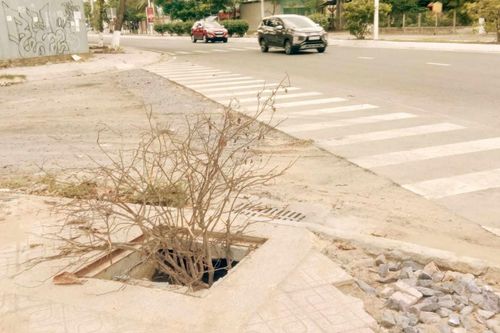 Cần đậy nắp hố ga