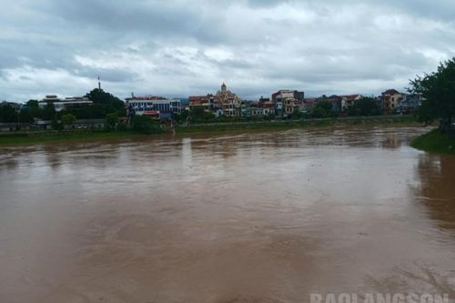 Mực nước sông Kỳ Cùng vượt báo động 2