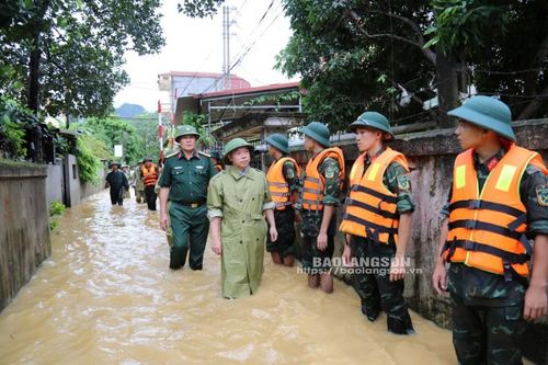 Lãnh đạo UBND tỉnh kiểm tra công tác ứng phó, khắc phục tình trạng ngập lụt sau bão số 3 tại huyện Chi Lăng và Văn Lãng