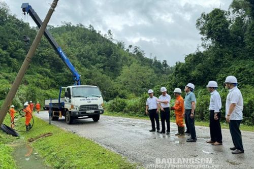 Kiểm tra công tác ứng trực, khắc phục các sự cố về điện sau bão số 3 tại tỉnh Lạng Sơn