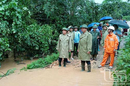 Khẩn trương tìm kiếm cháu bé bị cuốn trôi tại xã Văn Lăng