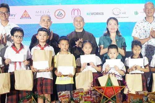 'Lồng đèn thắp sáng ước mơ' cho trẻ em vùng cao A Lưới