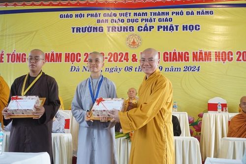 Đà Nẵng: Trường Trung cấp Phật học Thành phố tổng kết và khai giảng năm học mới