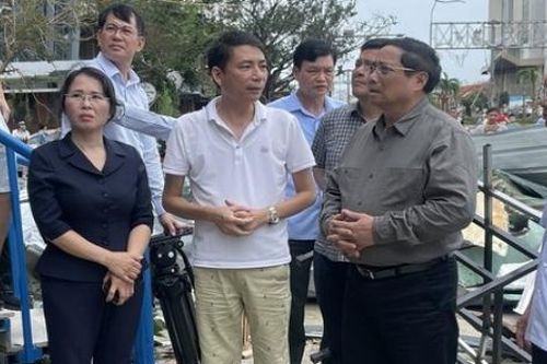 Thủ tướng về nơi tâm bão đổ bộ, chỉ đạo khắc phục hậu quả