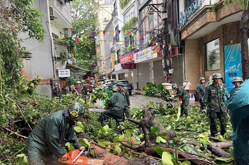 Công an, quân đội xuyên đêm khắc phục thiệt hại do bão số 3