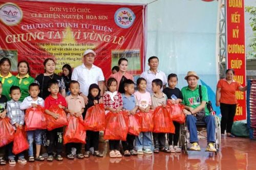 Chương trình từ thiện 'Chung tay vì vùng lũ' tại xã Quang Vinh (Trùng Khánh)