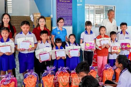 Hơn 3,5 tỷ đồng hỗ trợ hơn 17.300 học sinh đến trường năm học mới