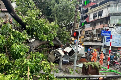 Thủ tướng: Người dân đang phải chịu thiệt hại, hỗ trợ với tinh thần nhanh nhất