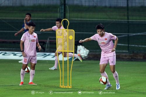 Tập luyện trở lại sau bão Yagi, tuyển Việt Nam quyết thắng Thái Lan