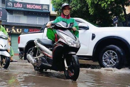 Hà Nội mưa to đến rất to, đêm gió mạnh cấp 6-8, giật cấp 9-11
