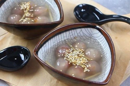 Đặc sản chè bột lọc heo quay chỉ có ở Huế, chinh phục mọi thực khách sành ăn