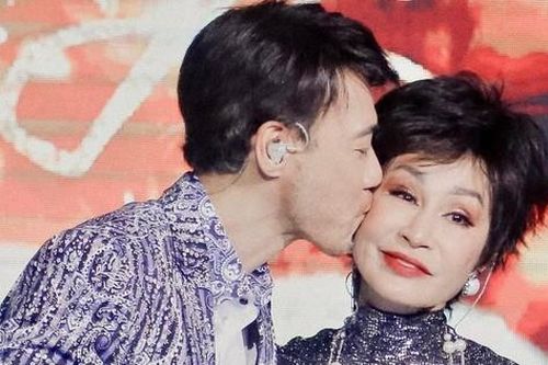 Danh ca Khánh Hà tuổi 72 trẻ đẹp, hôn nhân viên mãn bên chồng kém 13 tuổi