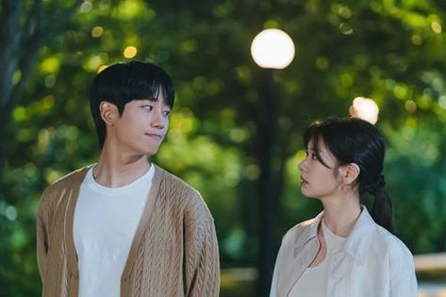 Love Next Door cũ kỹ khiến khán giả muốn bỏ xem: Bệnh nan y, luẩn quẩn tình cũ