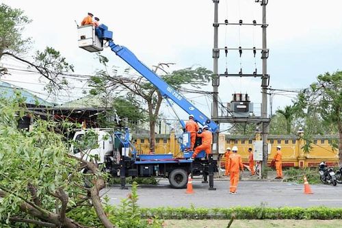 Một số hồ chứa thủy điện xả lũ, tiếp tục khôi phục cấp điện cho khách hàng