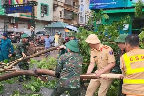 Tinh thần vì nhân dân phục vụ trong mưa bão của Công an Thủ đô