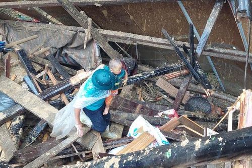 Sập liên tiếp 3 nhà ở Si Ma Cai, 5 người trong một gia đình không kịp chạy thoát