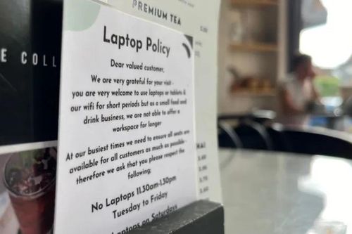 Xôn xao quán cà phê đòi khách 'ôm laptop' phải có ý thức