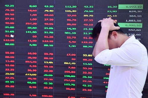 Tiền vào chứng khoán thấp nhất 3 tuần