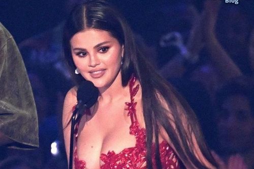 Selena Gomez khó mang thai