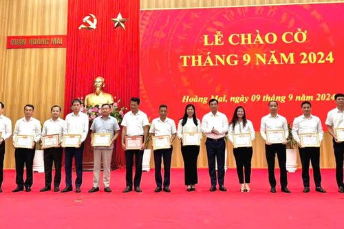 Quận Hoàng Mai biểu dương 24 tập thể có thành tích phòng, chống bão số 3